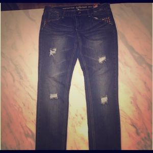 Women’s Distressed Jeans